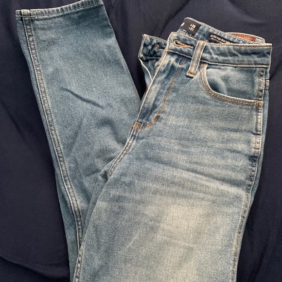 Hollister Ultra High-Rise Mom Jean size 1R - Picture 4 of 5